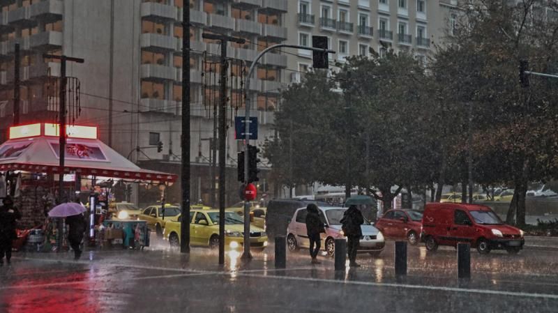 Καιρός: Τελειώνουν οι λιακάδες, έρχονται βροχές και μεγάλη πτώση της θερμοκρασίας – Πως θα κάνουμε παρέλαση την 28η Οκτωβρίου