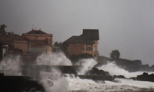 Σεισμικό χάος ΤΩΡΑ: Συναγερμός για τσουνάμι μετά από 12 δονήσεις, εκκενώθηκαν σχολεία