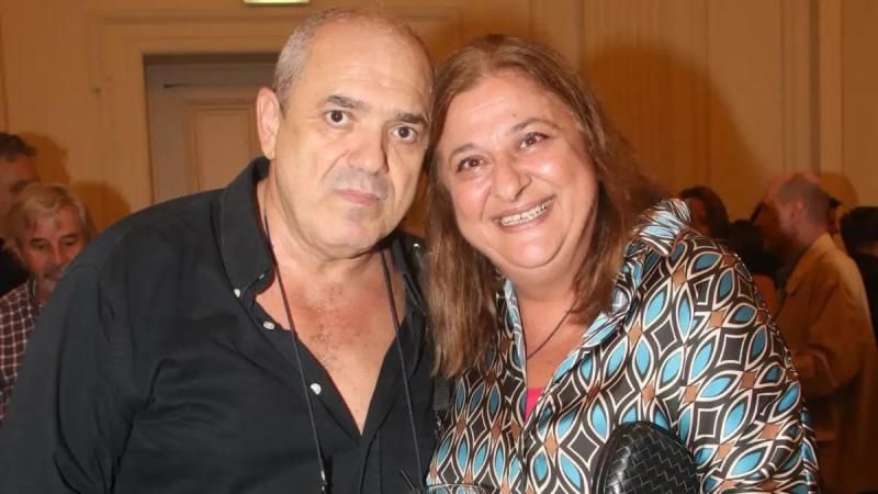 Ελισάβετ Κωνσταντινίδου – Ταξιάρχης Χάνος: Ξανά μαζί 15 χρόνια μετά το διαζύγιο – Η εμφάνιση στο θέατρο