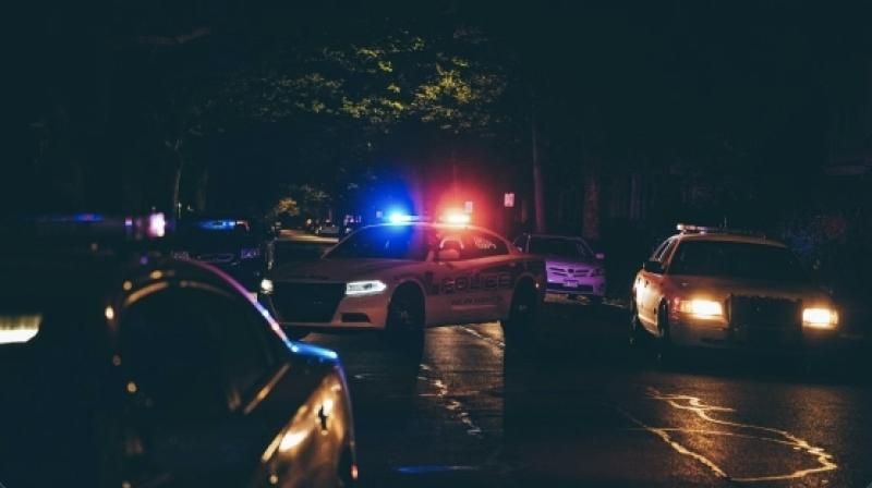 ΤΟΝ ΣΚΟΤΩΣΕ ΜΕ ΜΑΧΑΙΡΙ ΜΠΡΟΣΤΑ ΣΤΑ ΔΥΟ ΜΙΚΡΑ ΠΑΙΔΙΑ ΤΟΥ, ΕΠΕΙΔΗ ΤΟΝ ΒΡΗΚΕ ΜΕ ΤΗ ΣΥΖΥΓΟ ΤΟΥ